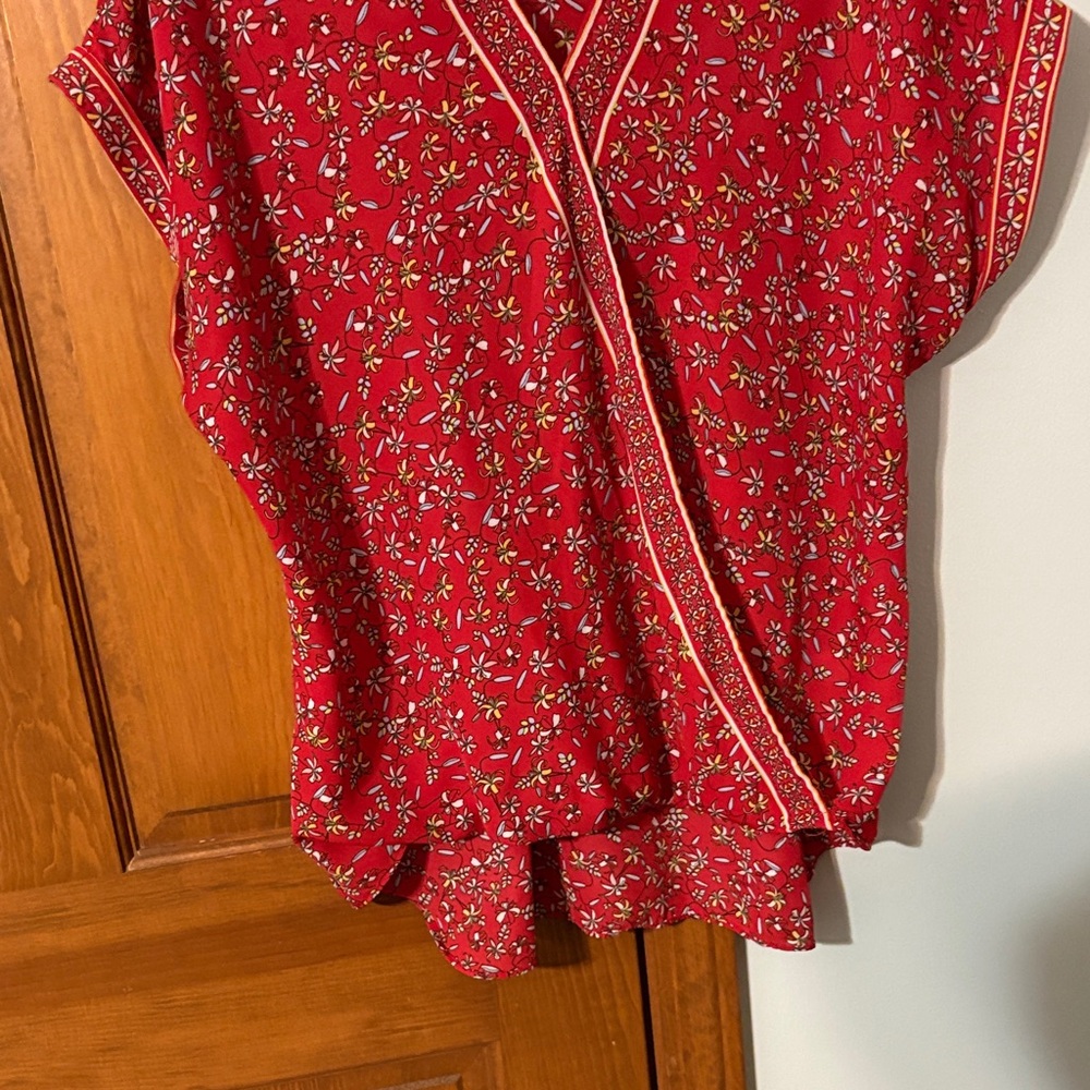 Floral Red Women's Top by Max Studio size not marked but looks L/XL nice top - Picture 7 of 7